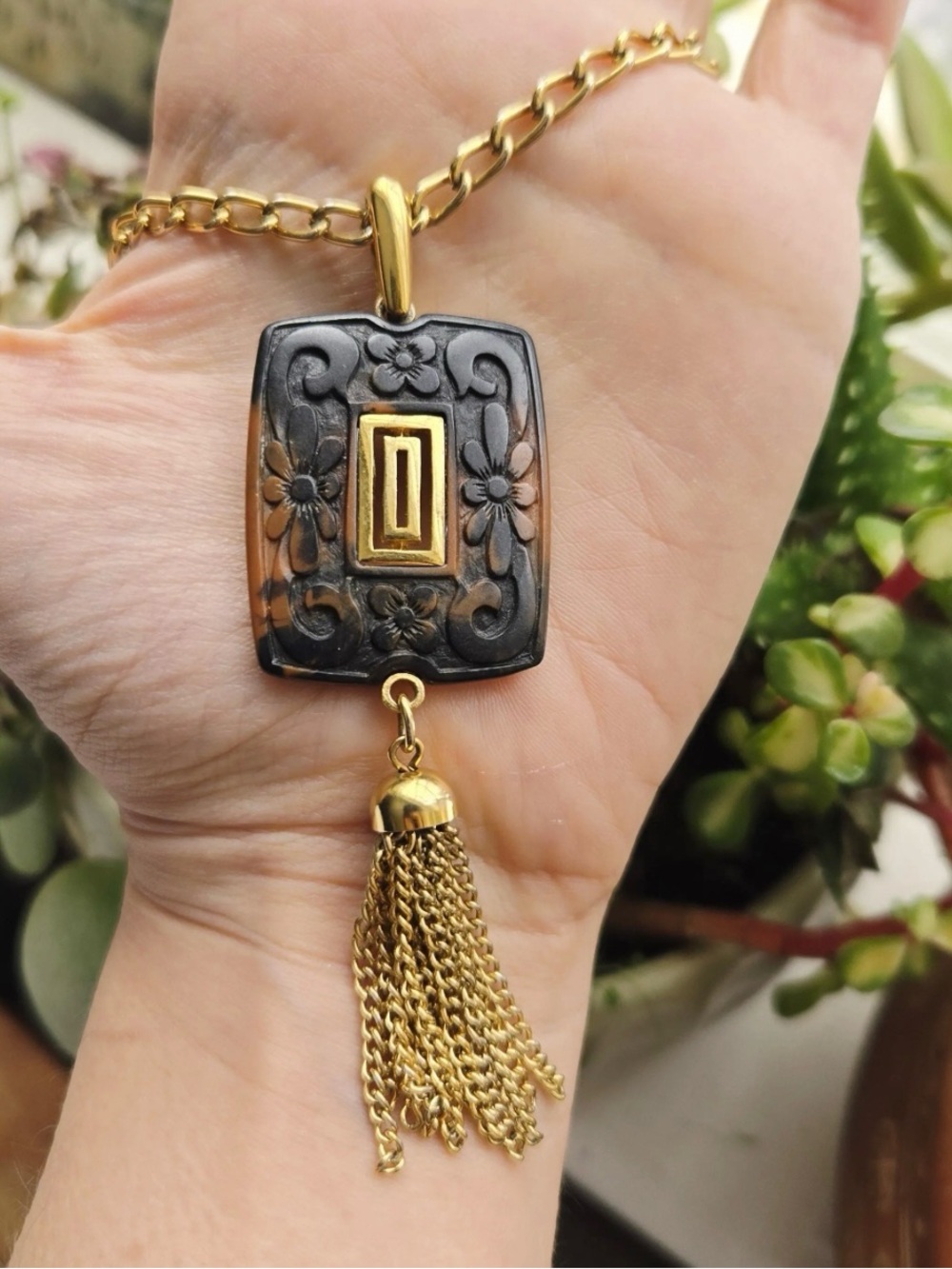Vintage Crown Trifari Lucite Asian Style Pendant Necklace